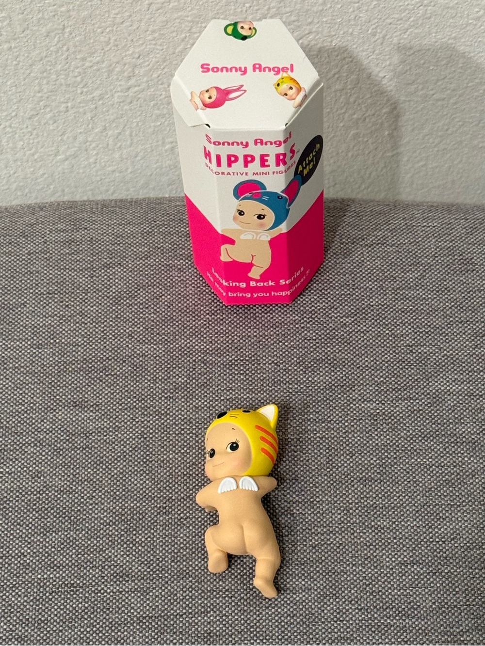 Sonny Angel HIPPERS Looking
Back Series: BLIND BOX - Cat